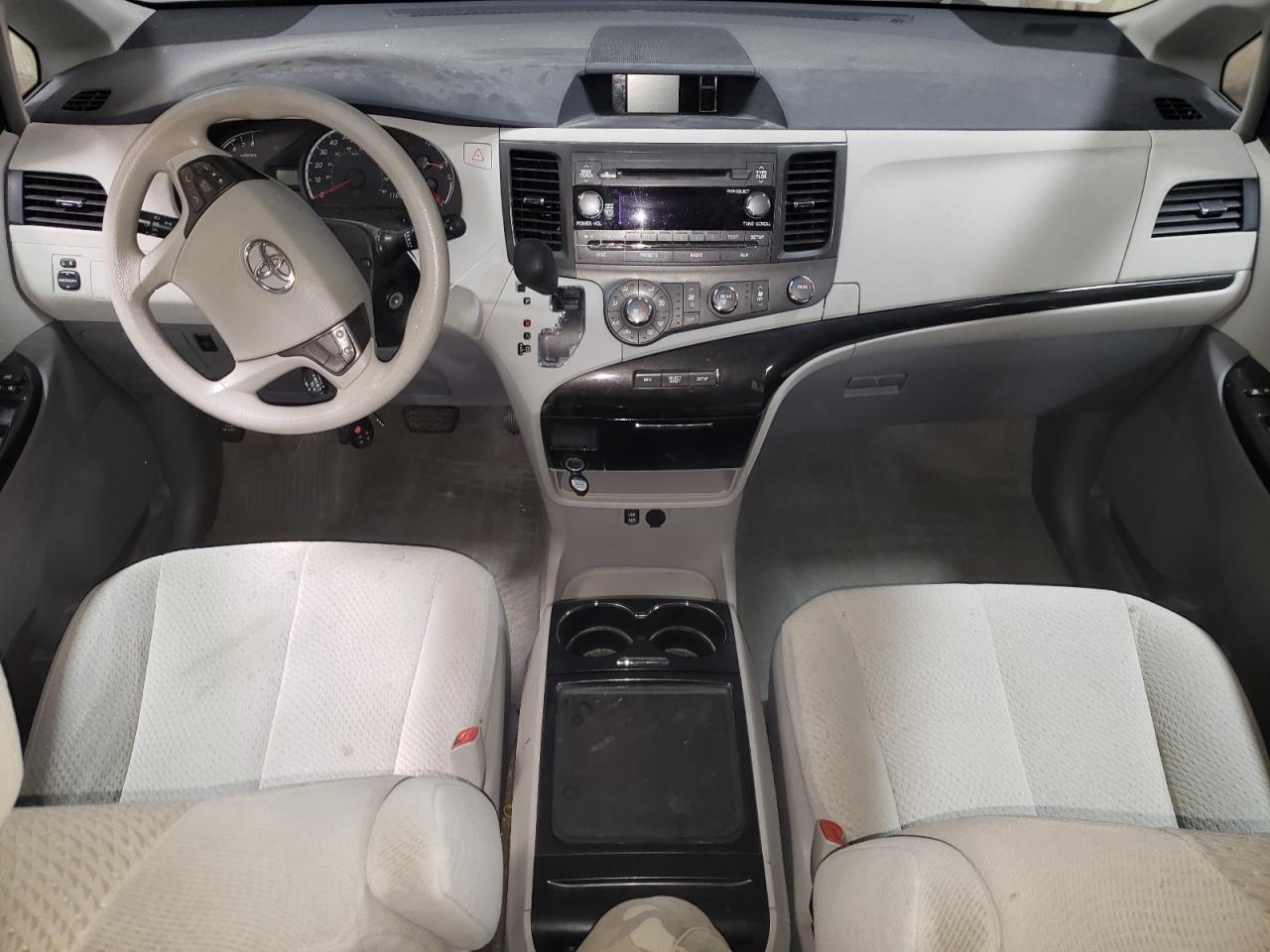2012 Toyota Sienna - Image 8