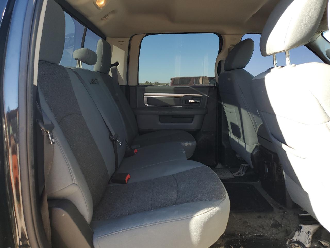 2015 RAM 1500 - Image 10