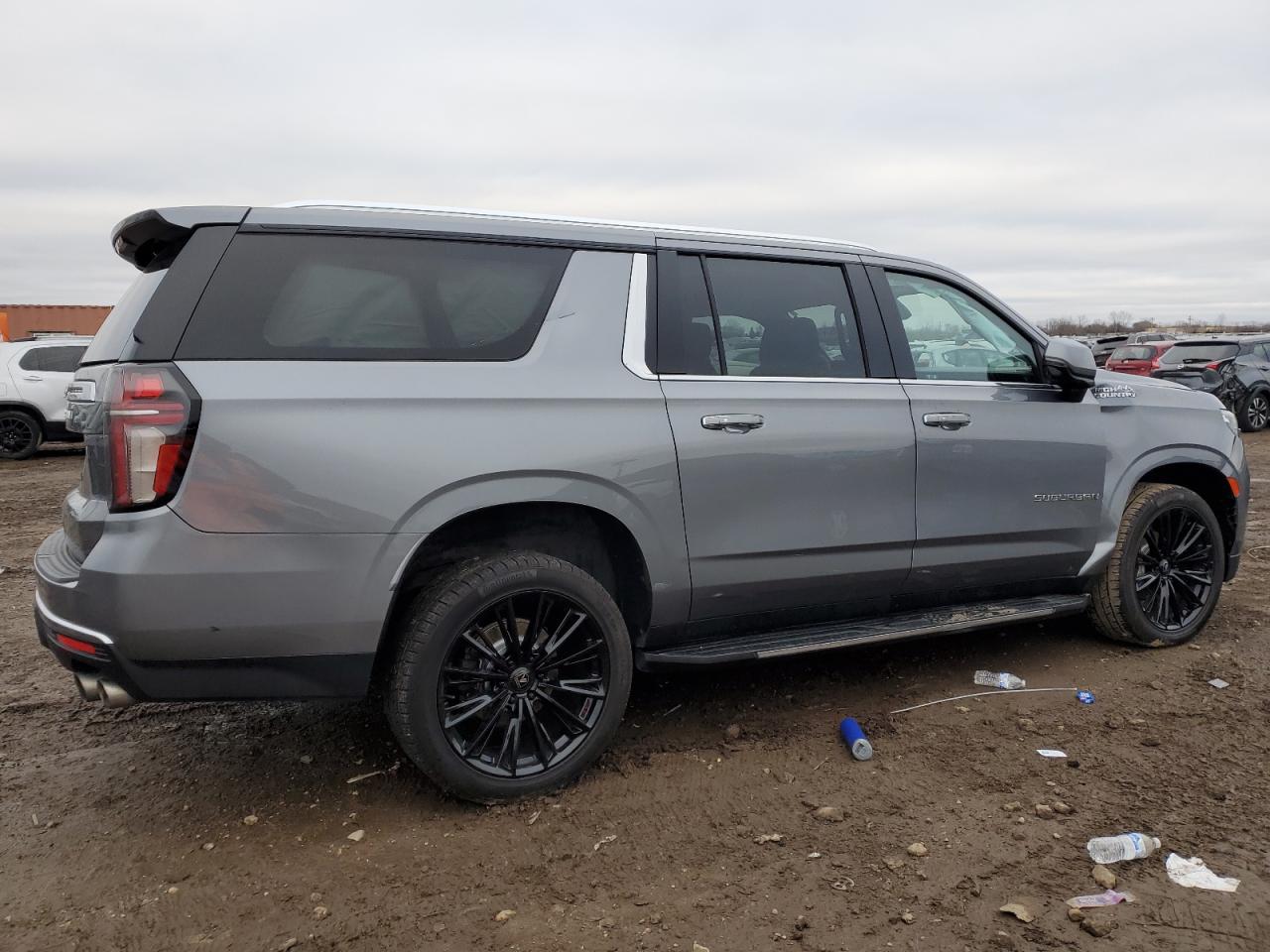 2021 Chevrolet Suburban - Image 3