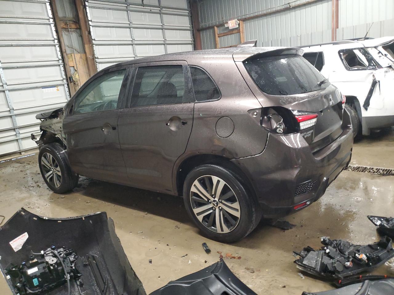 2020 Mitsubishi Outlander - Image 2