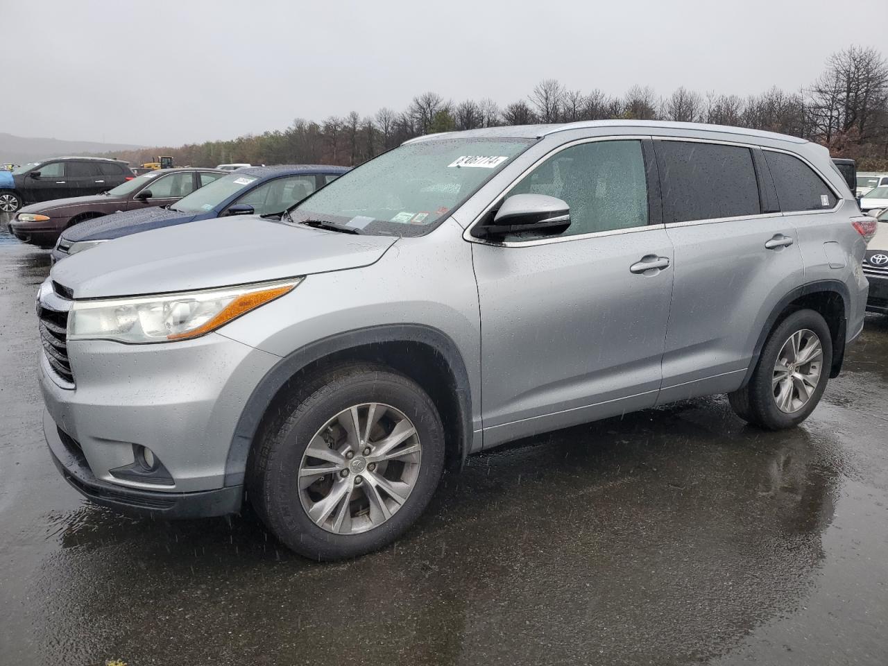 2015 Toyota Highlander - Image 1