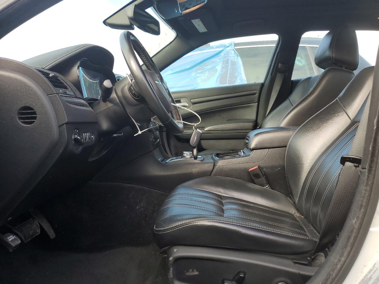 2016 Chrysler 300 - Image 7