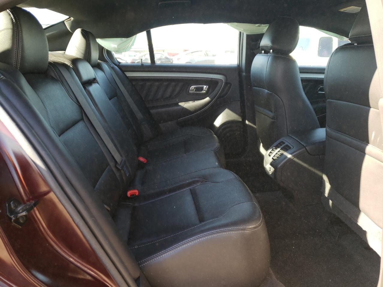 2018 Ford Taurus - Image 10
