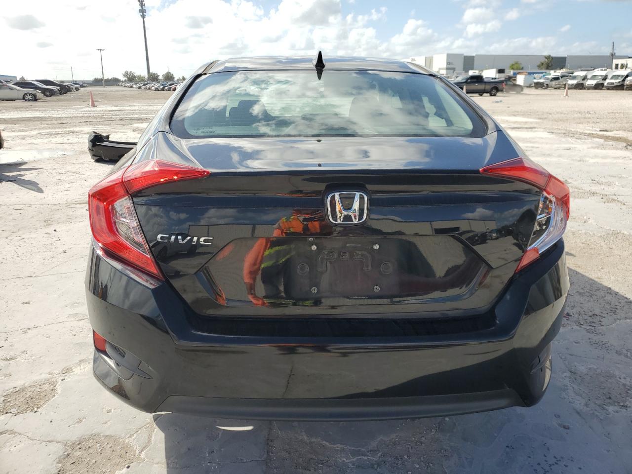 2018 Honda Civic Ex VIN: 19XFC2F77JE032499 Lot: 79072874