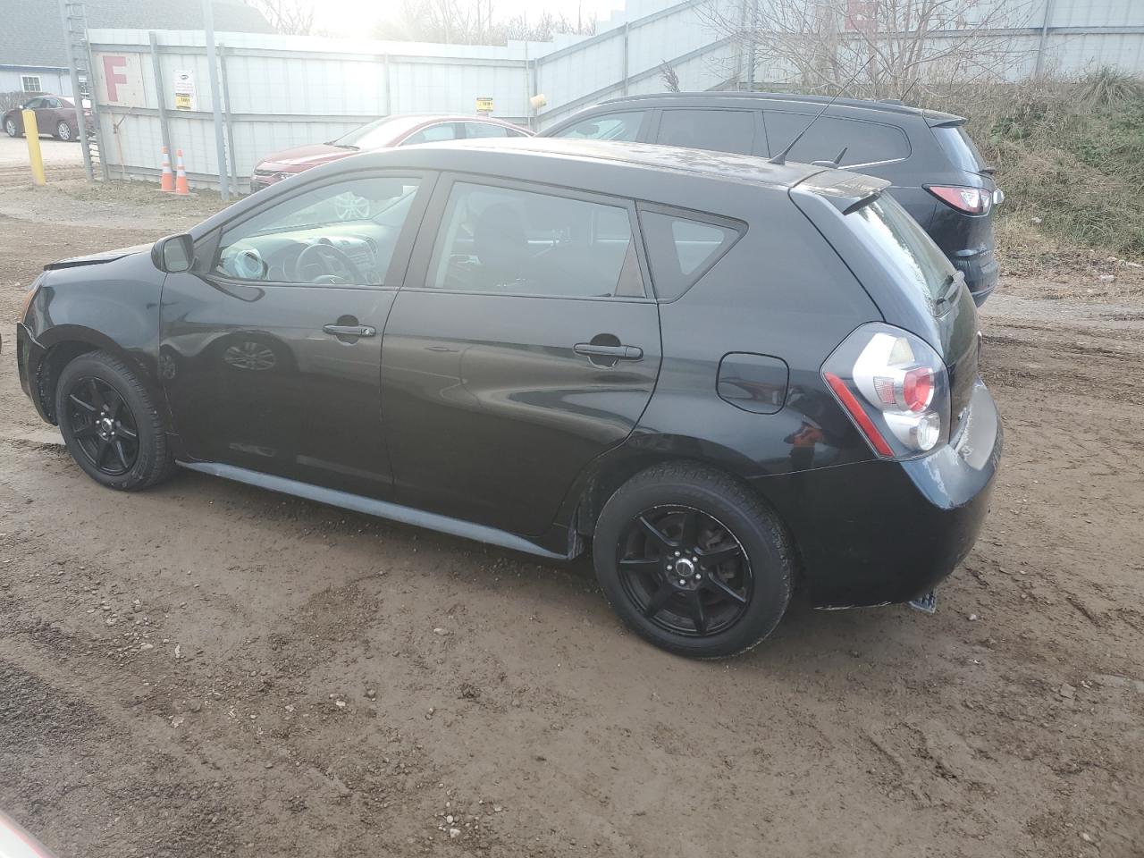 2009 Pontiac Vibe - Image 2