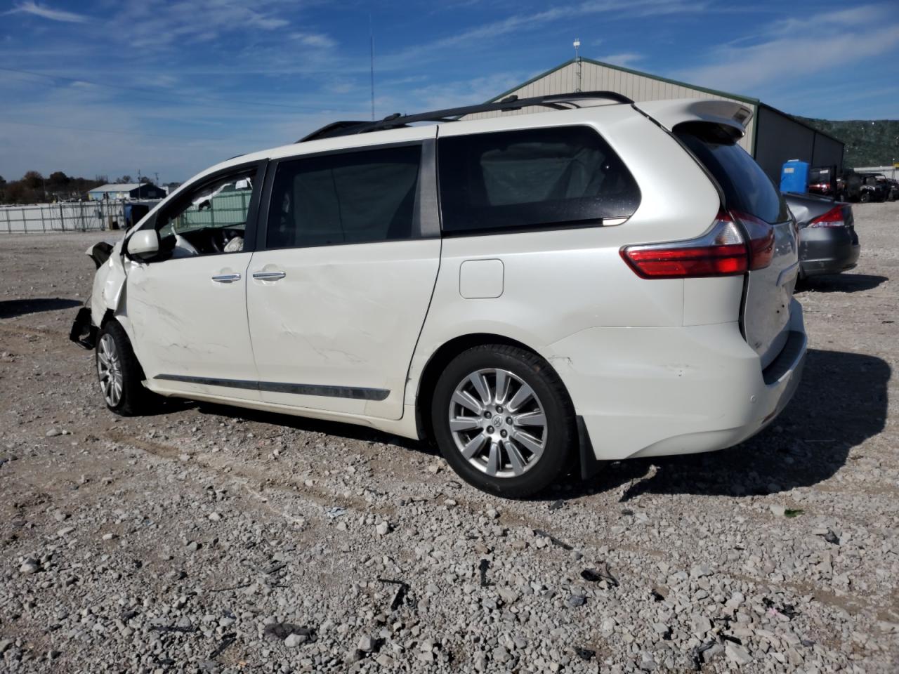 2017 Toyota Sienna - Image 2