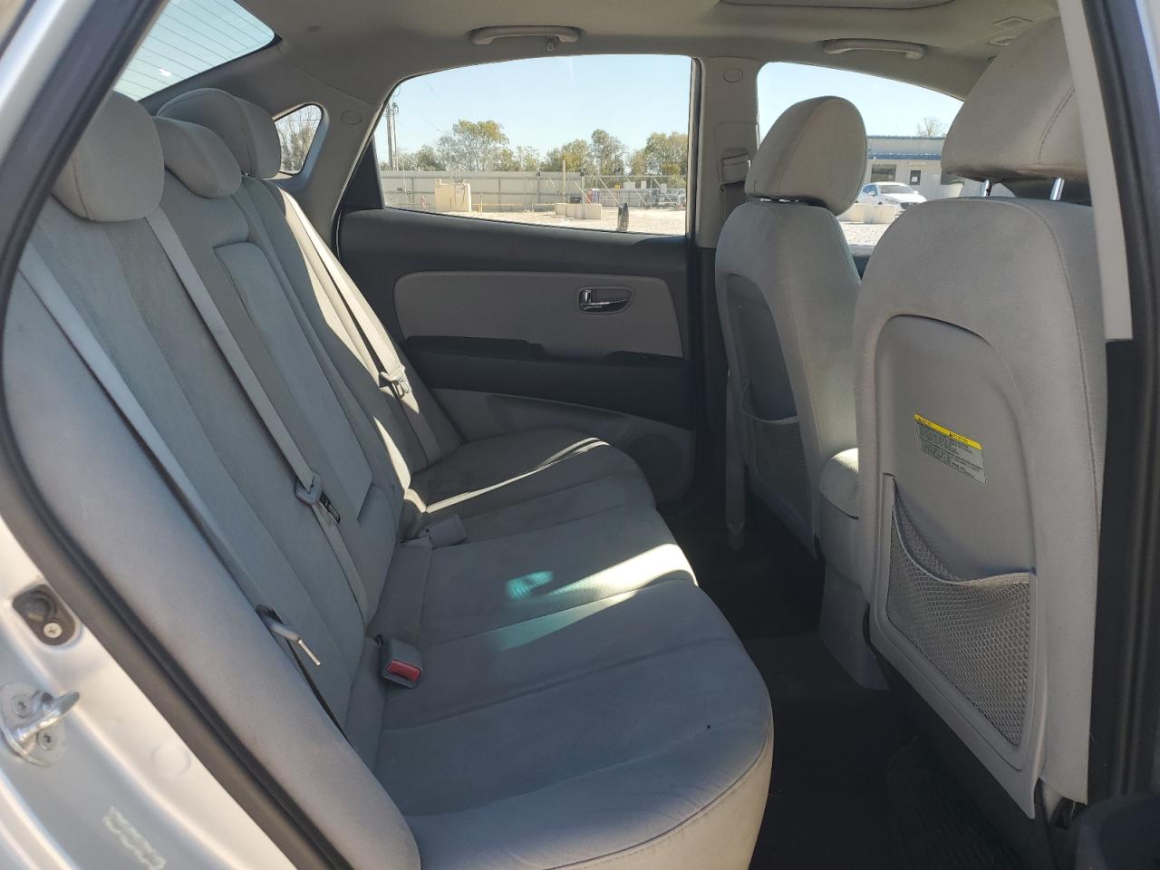 2010 Hyundai Elantra - Image 10