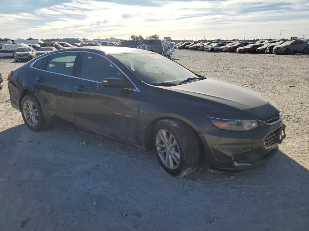 VIN 1G1ZD5ST4JF138809 2018 CHEVROLET MALIBU no.4