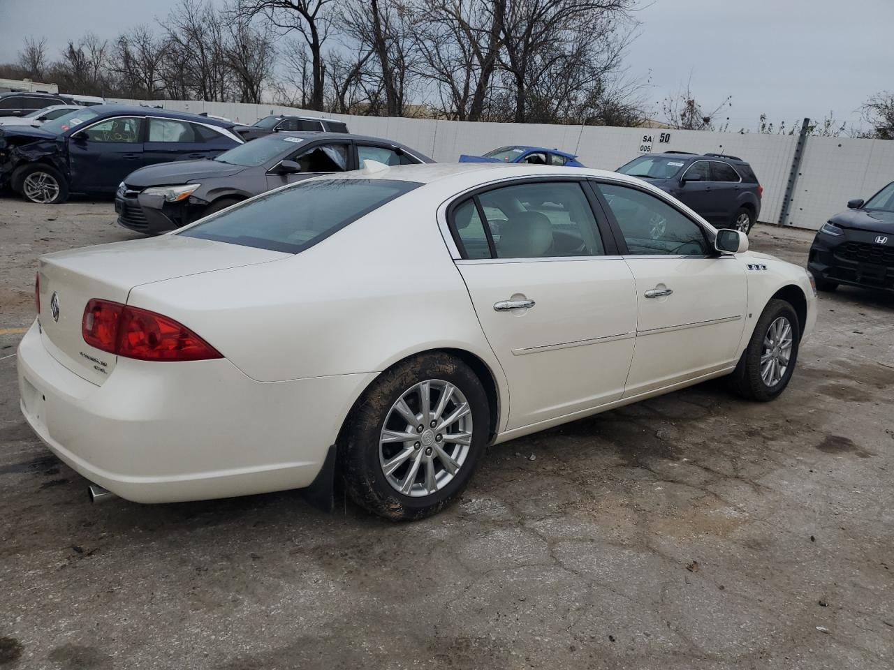 2009 Buick Lucerne - Image 3