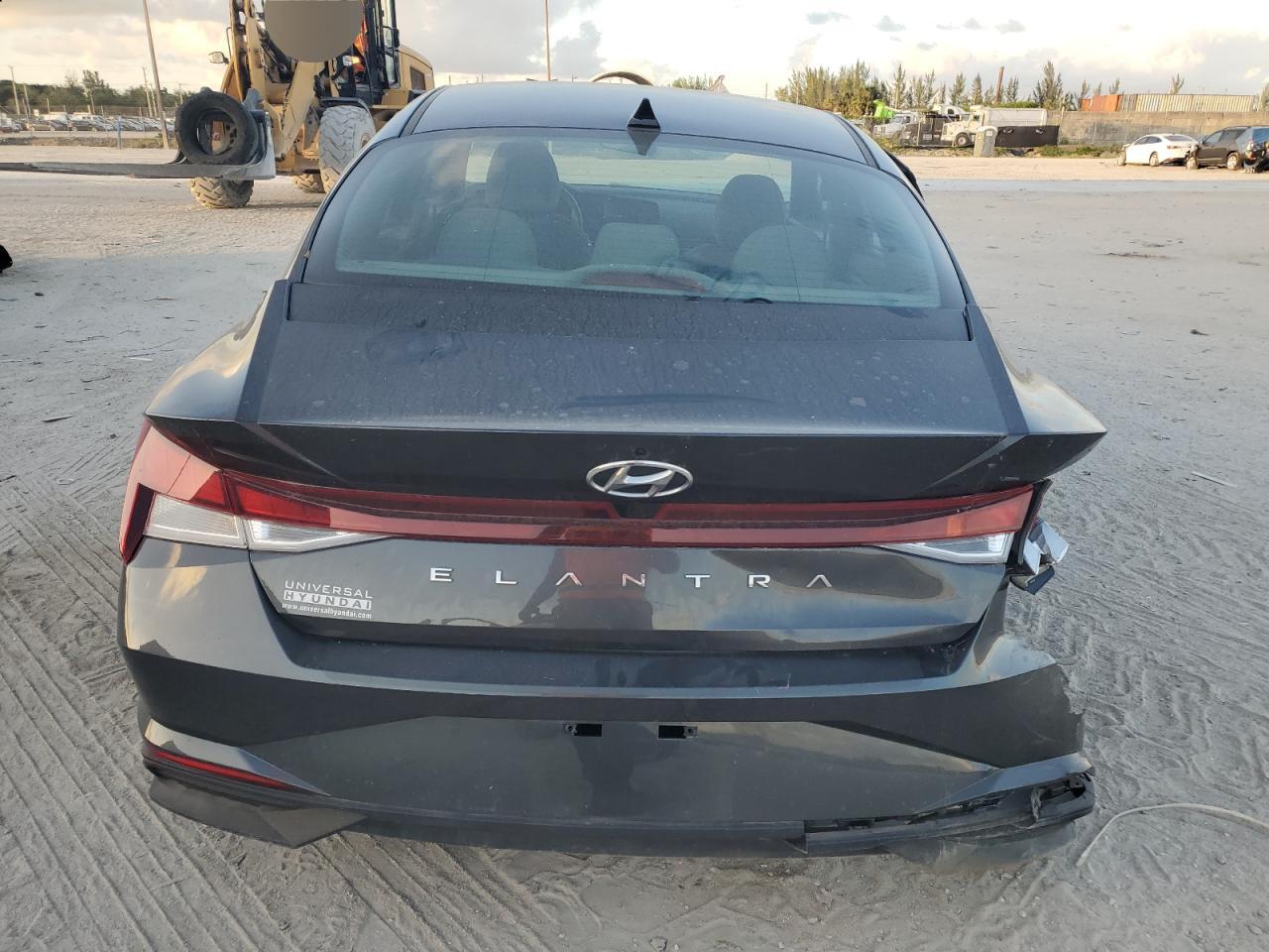 2021 Hyundai Elantra - Image 6