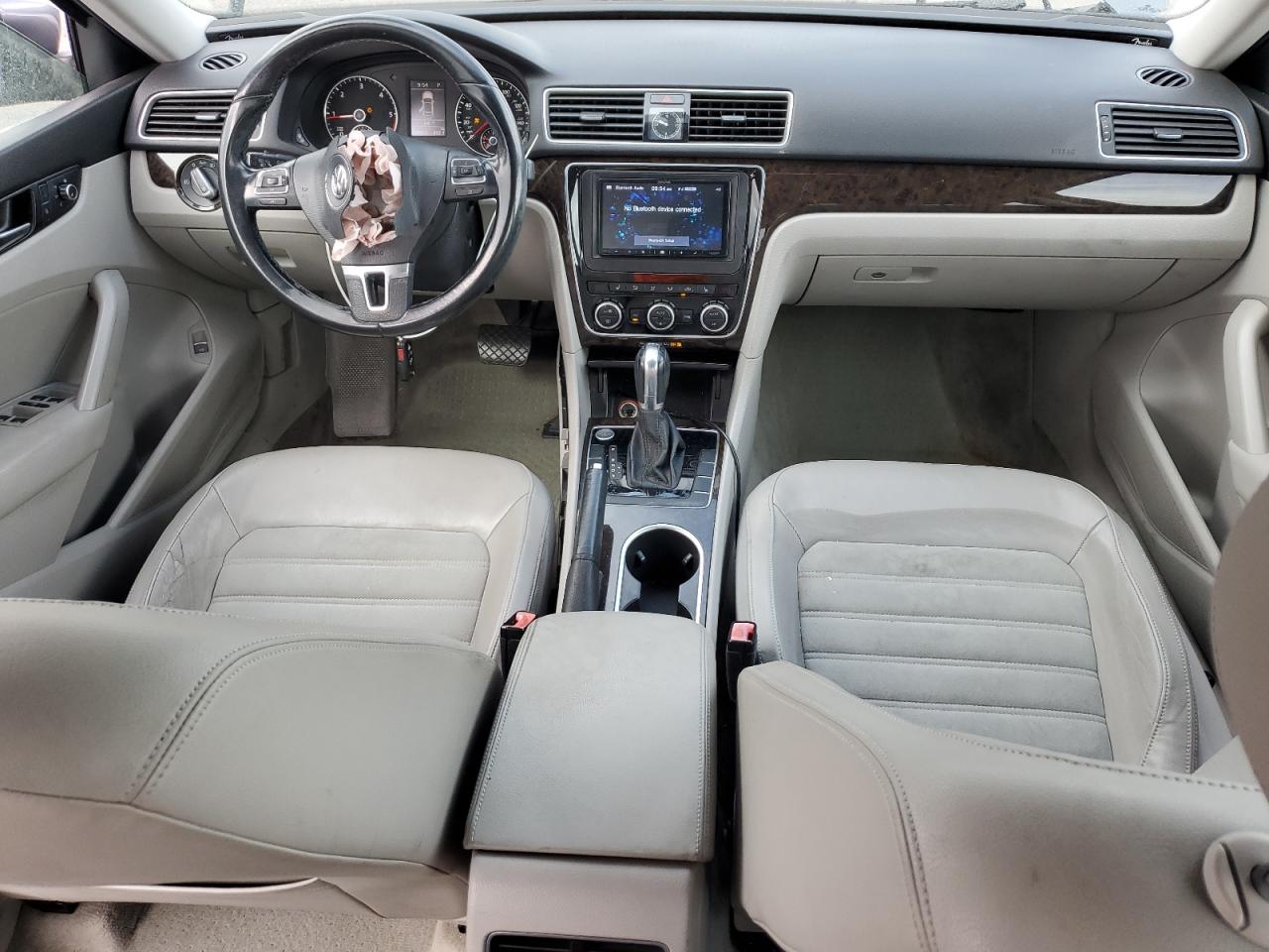 2014 Volkswagen Passat - Image 8