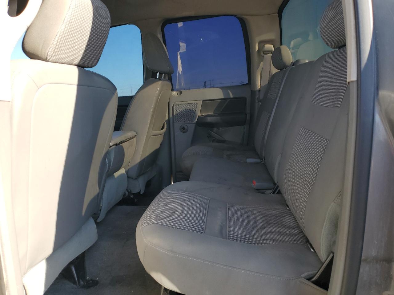 2006 Dodge RAM - Image 11