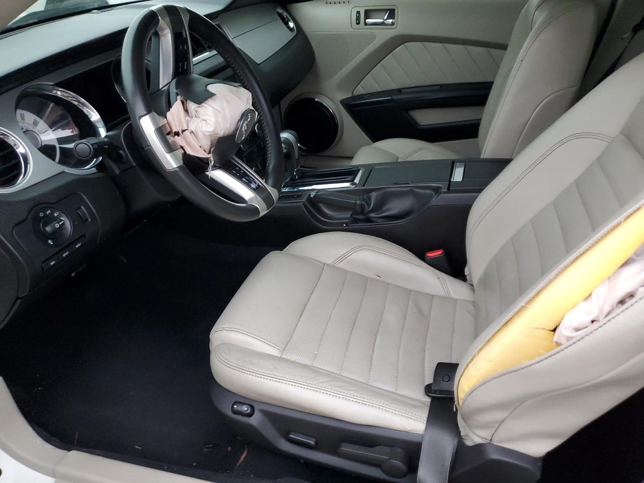 2010 Ford Mustang - Image 7