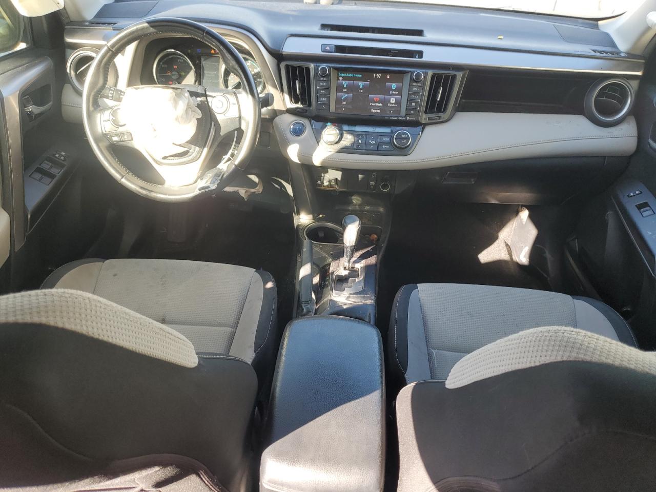 2016 Toyota RAV 4 - Image 8