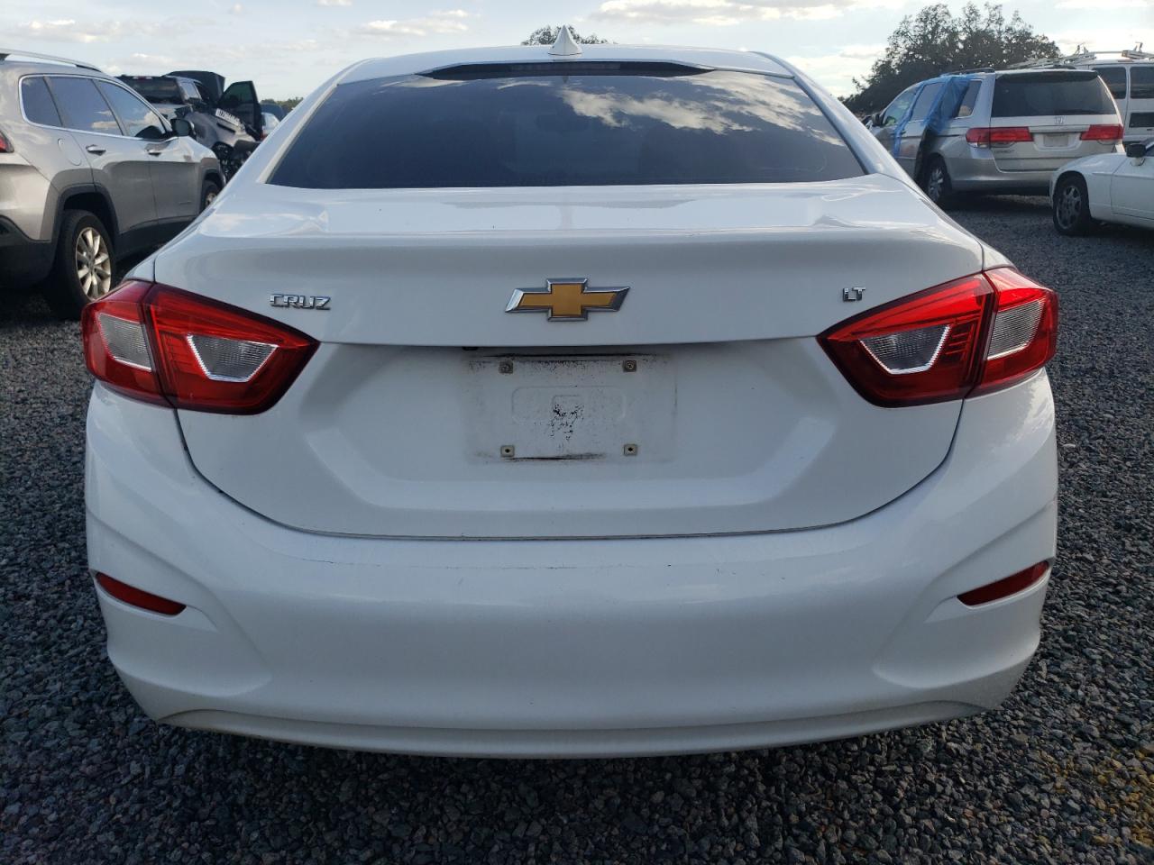 2018 Chevrolet Cruze Lt VIN: 1G1BE5SM1J7112430 Lot: 75105354