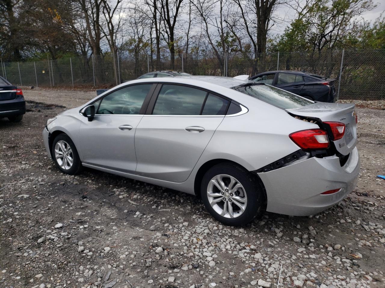 2019 Chevrolet Cruze - Image 2