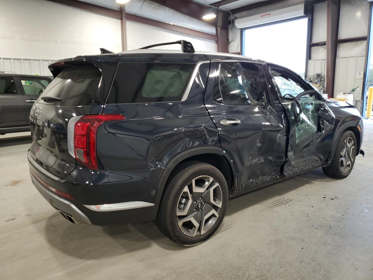2024 Hyundai Palisade - Image 3