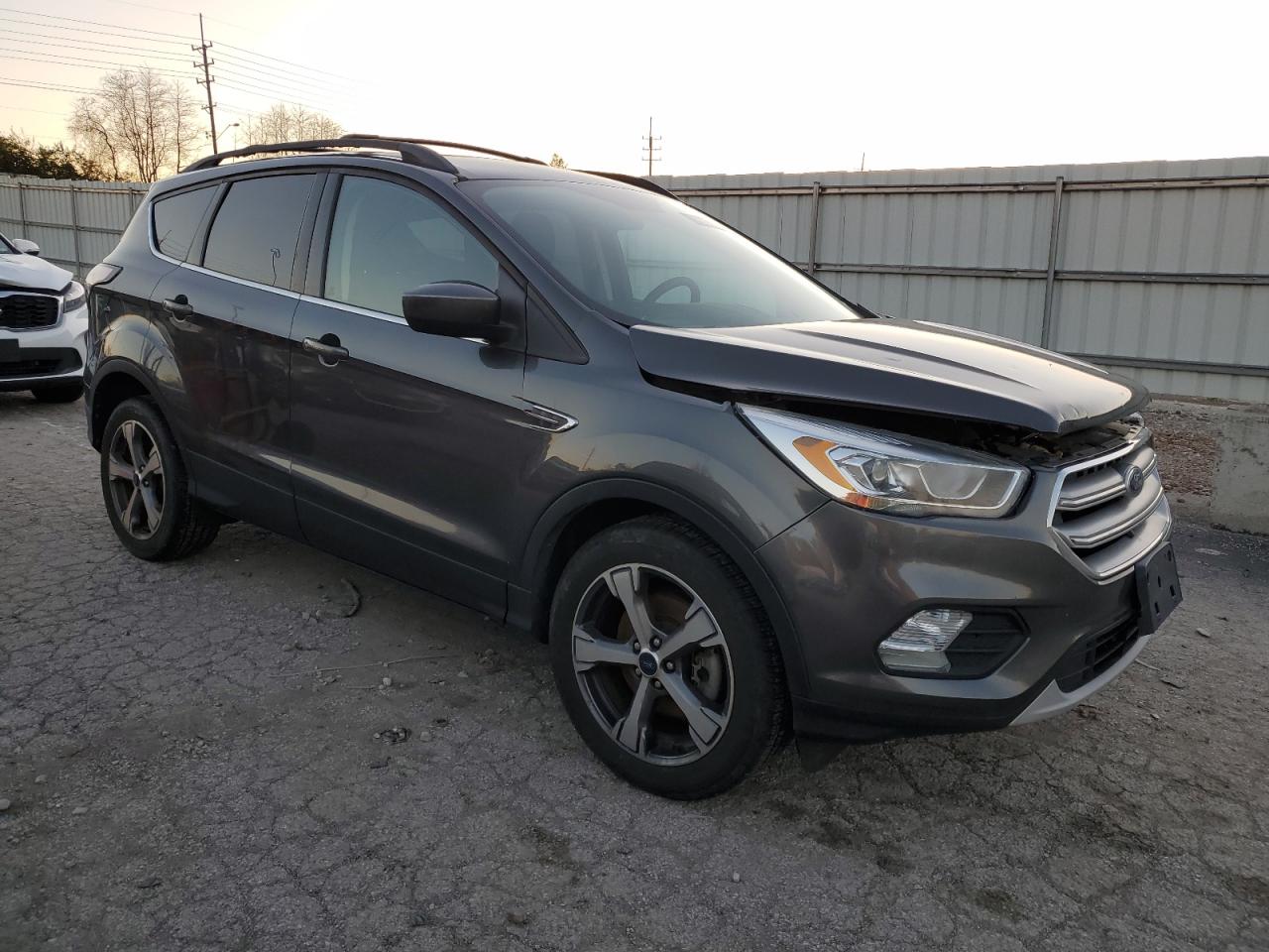 VIN 1FMCU9GD0HUC86009 2017 FORD ESCAPE no.4