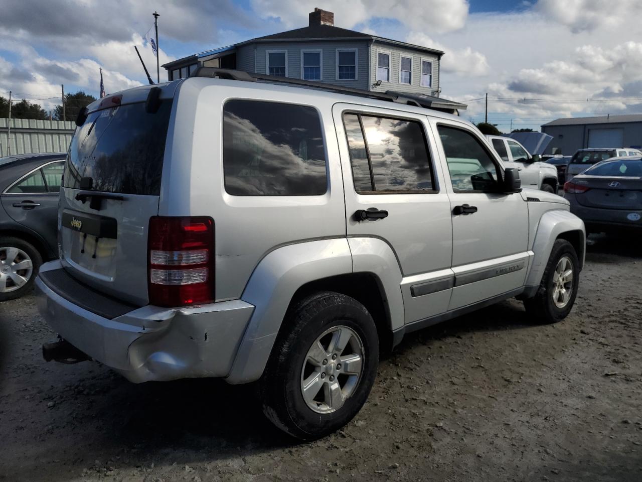 2011 Jeep Liberty (North America) - Image 3