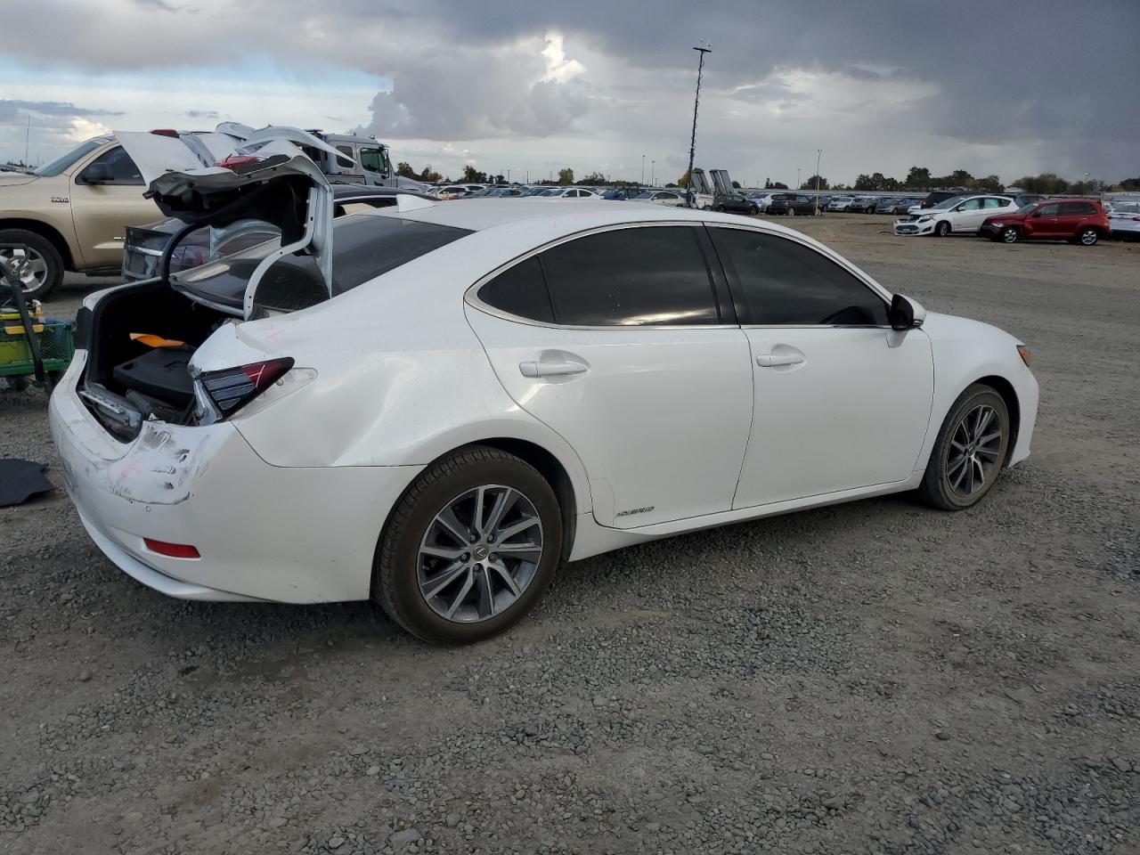 2017 Lexus ES - Image 3