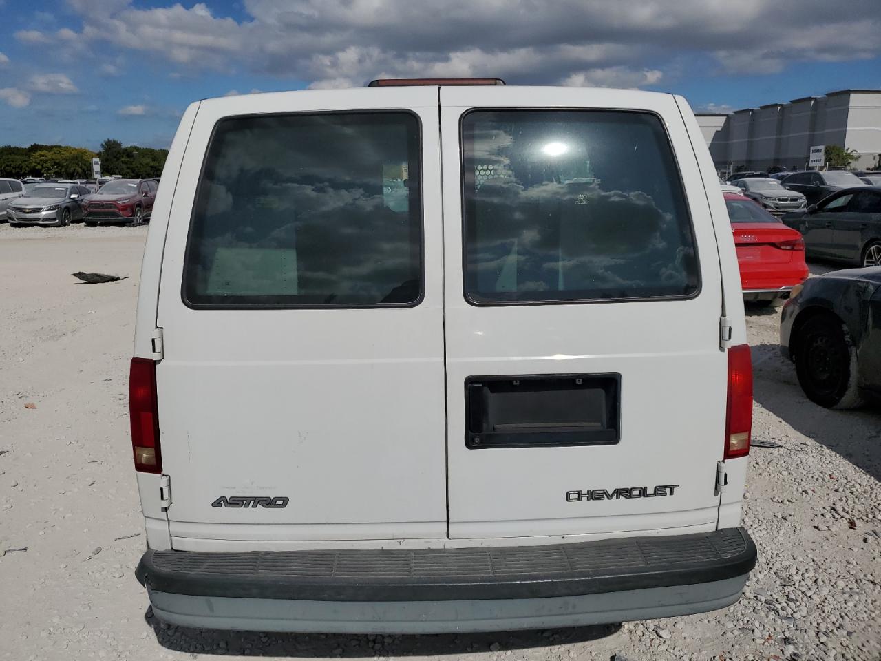 1998 Chevrolet Astro VIN: 1GCDM19W4WB203442 Lot: 82338424