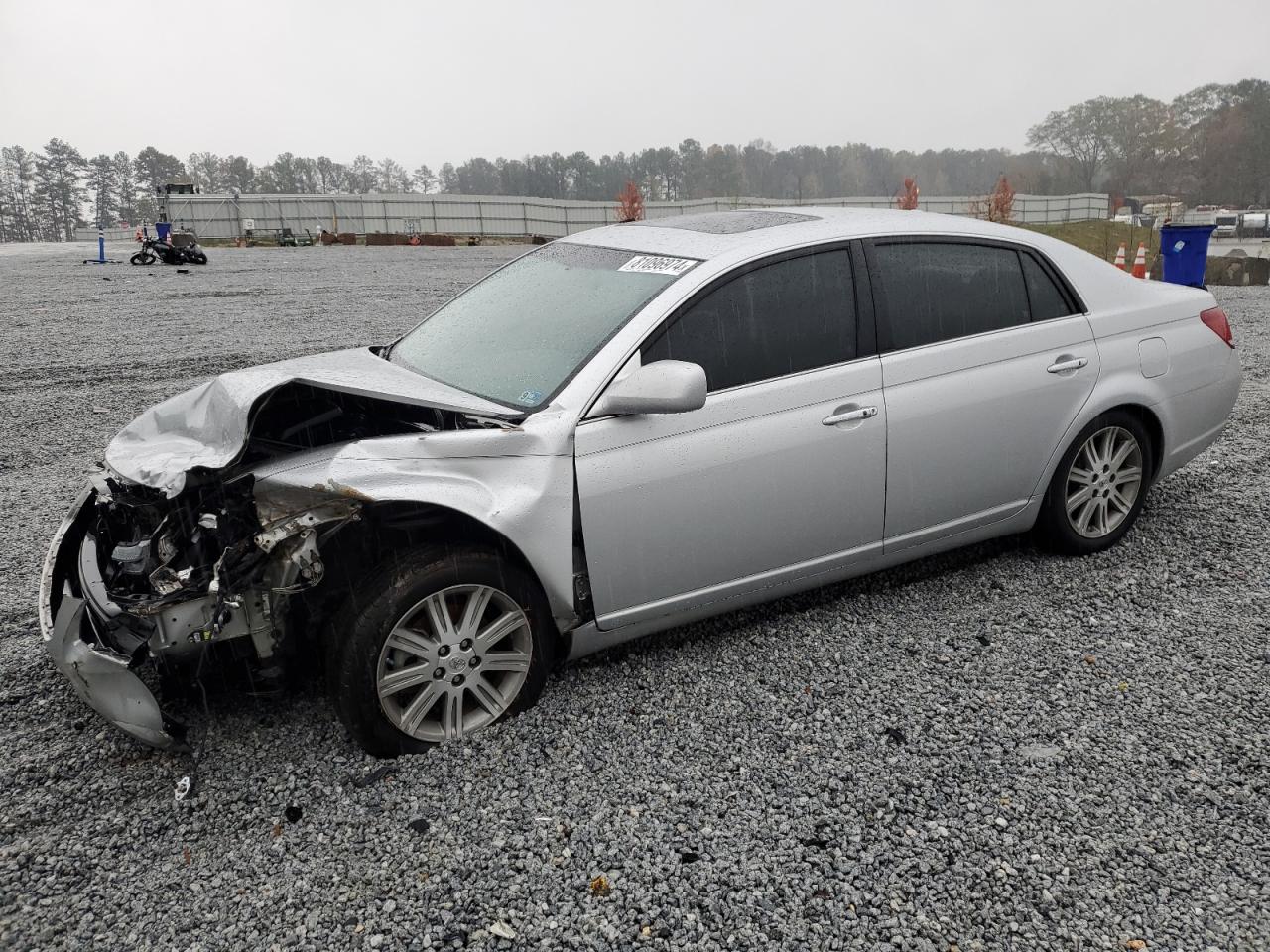 2010 Toyota Avalon - Image 1