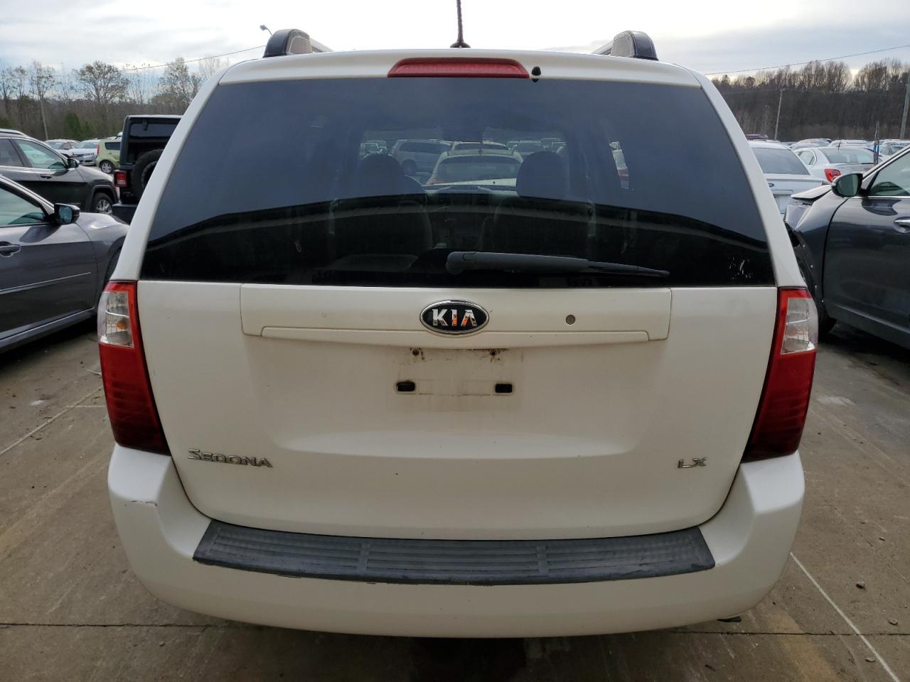 2009 Kia Sedona - Image 6