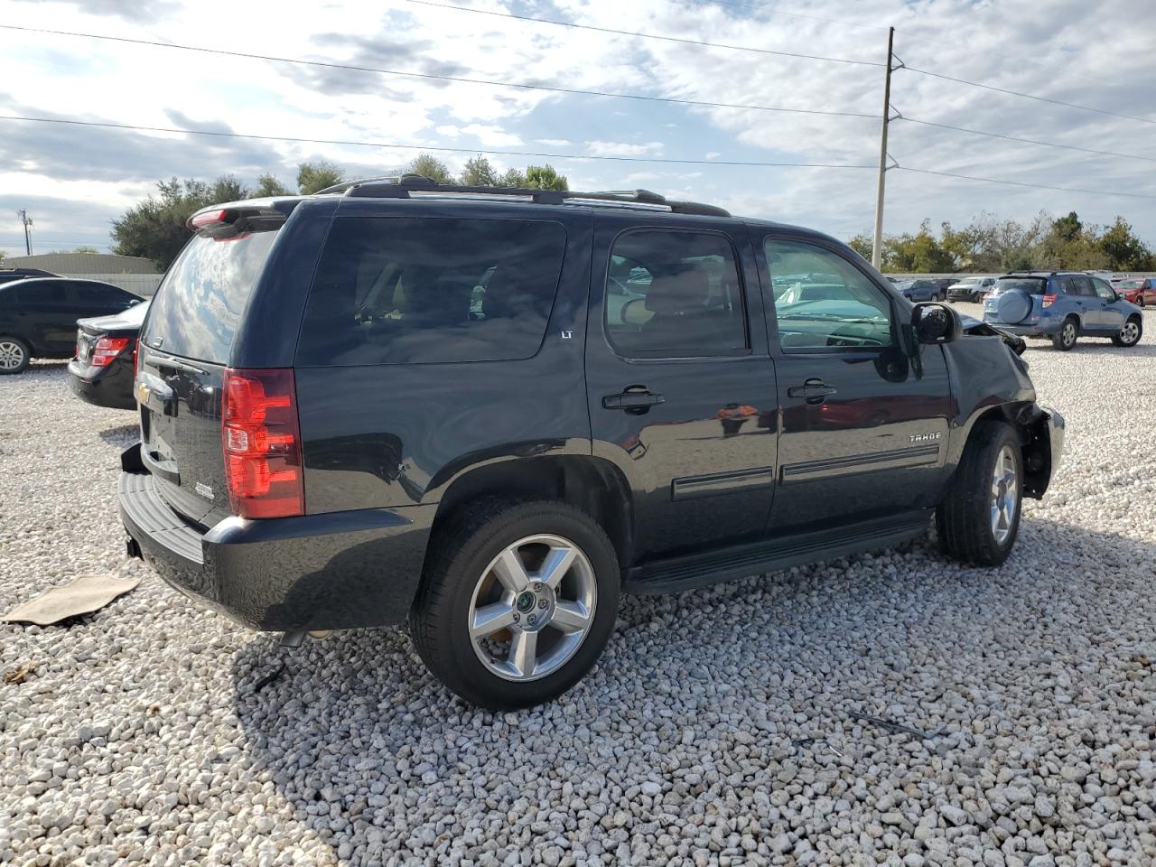 VIN 1GNSCBE01DR117308 2013 CHEVROLET TAHOE no.3