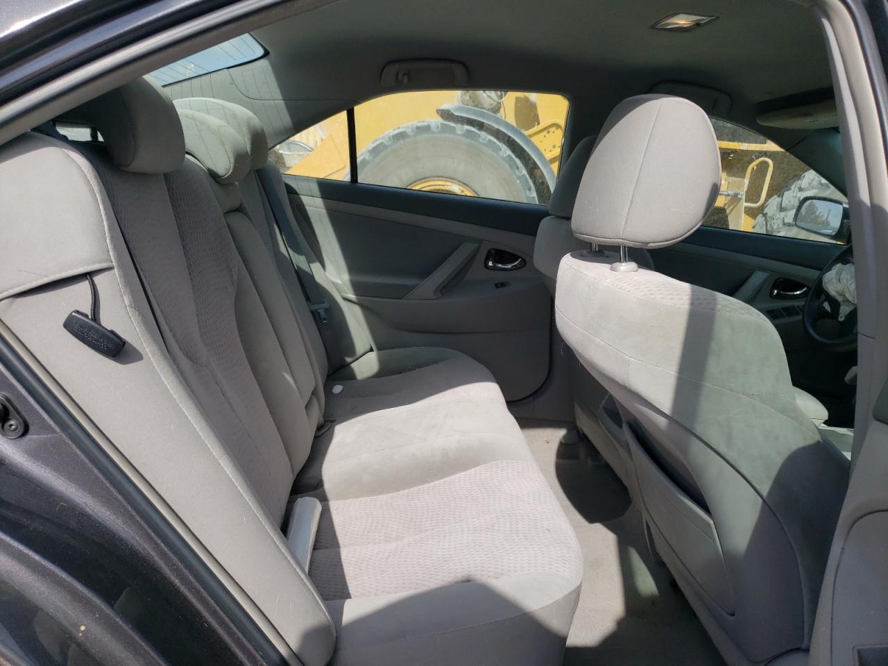 2011 Toyota Camry - Image 10