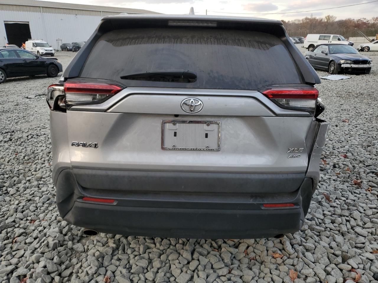 2020 Toyota Rav4 Xle VIN: 2T3P1RFV0LC063099 Lot: 79426294