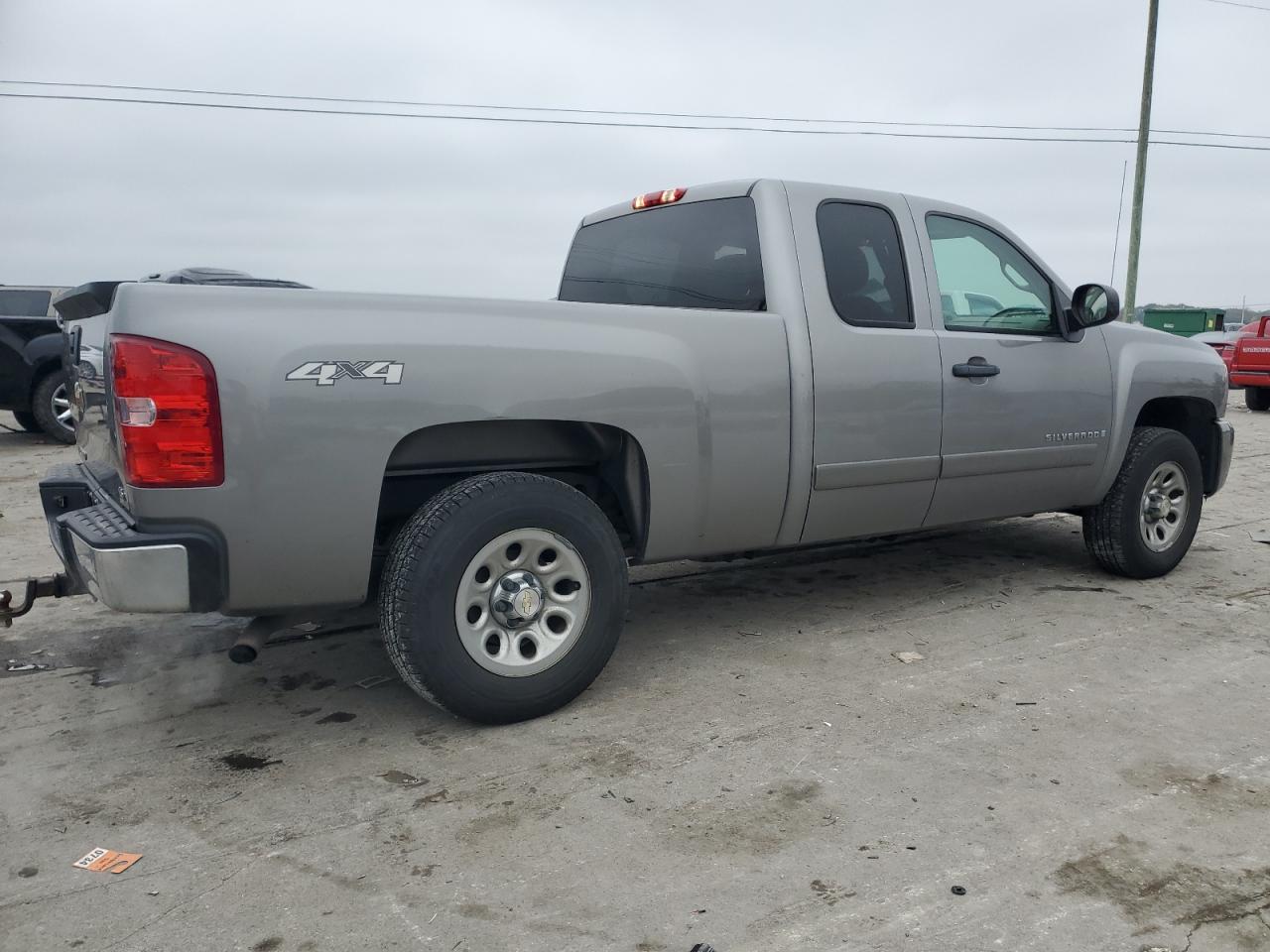 2008 Chevrolet Silverado - Image 3