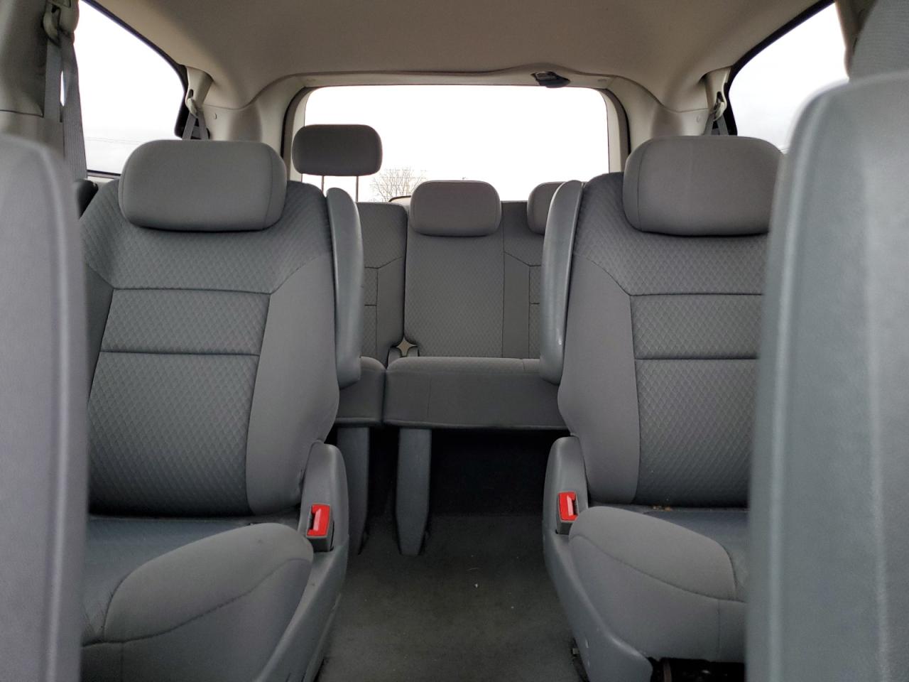 2010 Dodge Caravan - Image 10