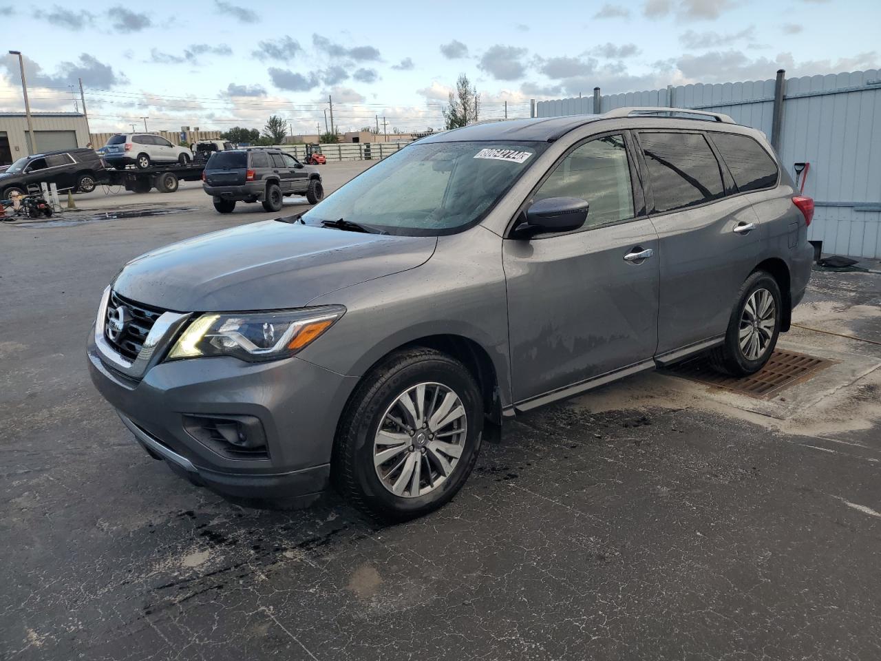 2020 Nissan Pathfinder - Image 1
