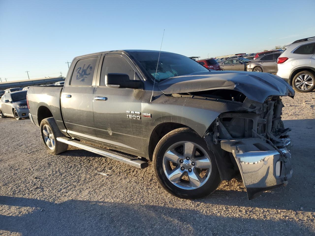 2016 RAM 1500 - Image 4