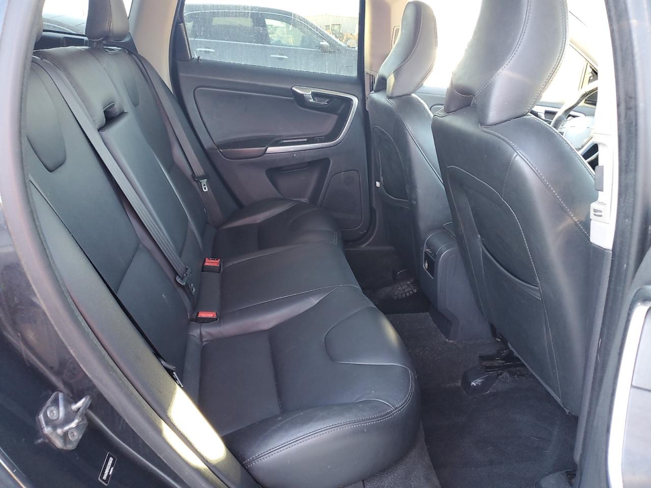 2016 Volvo XC60 - Image 11