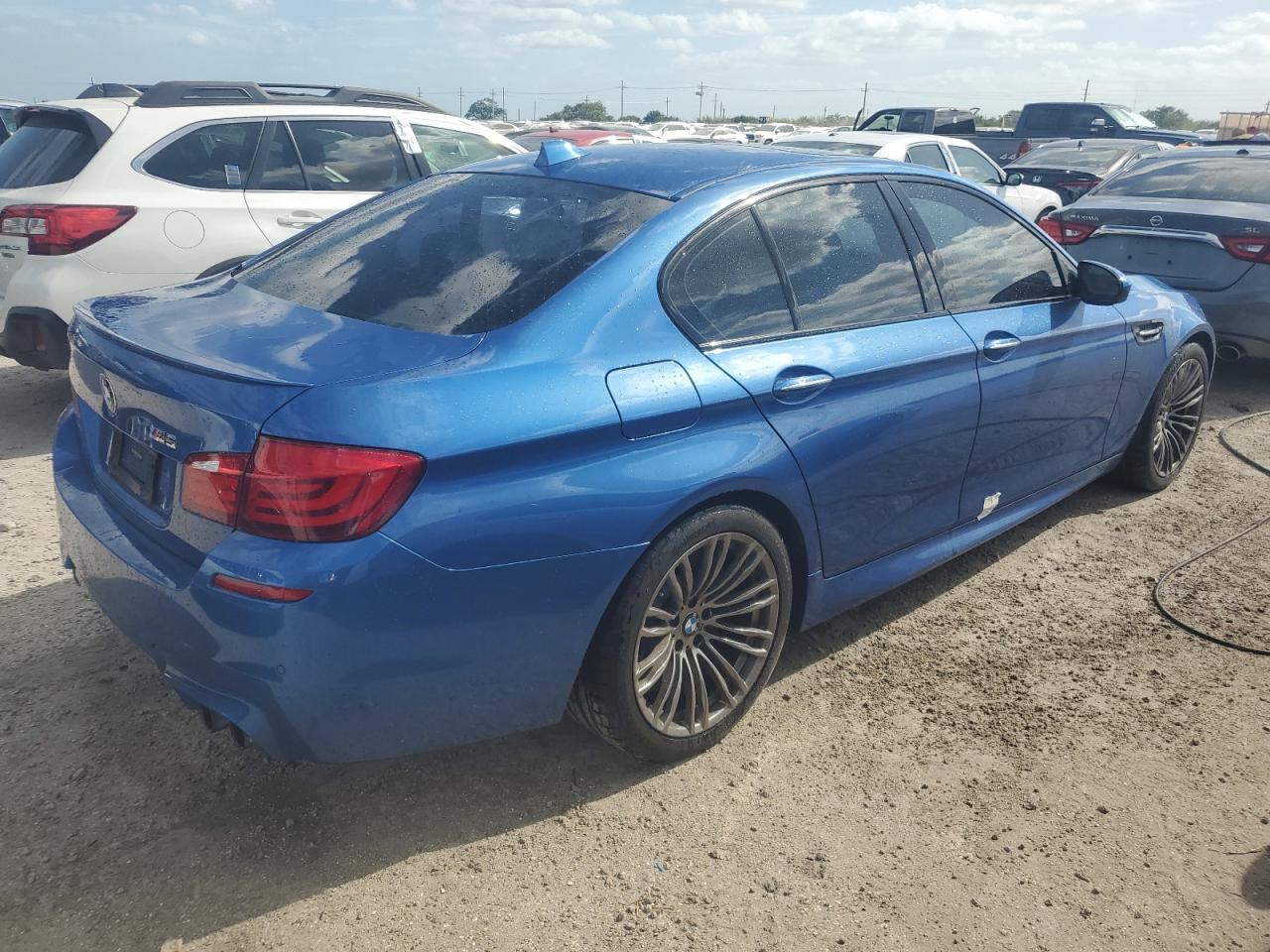 VIN WBSFV9C52DC773010 2013 BMW M5 no.3