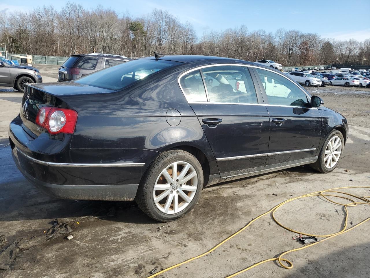 2010 Volkswagen Passat - Image 3