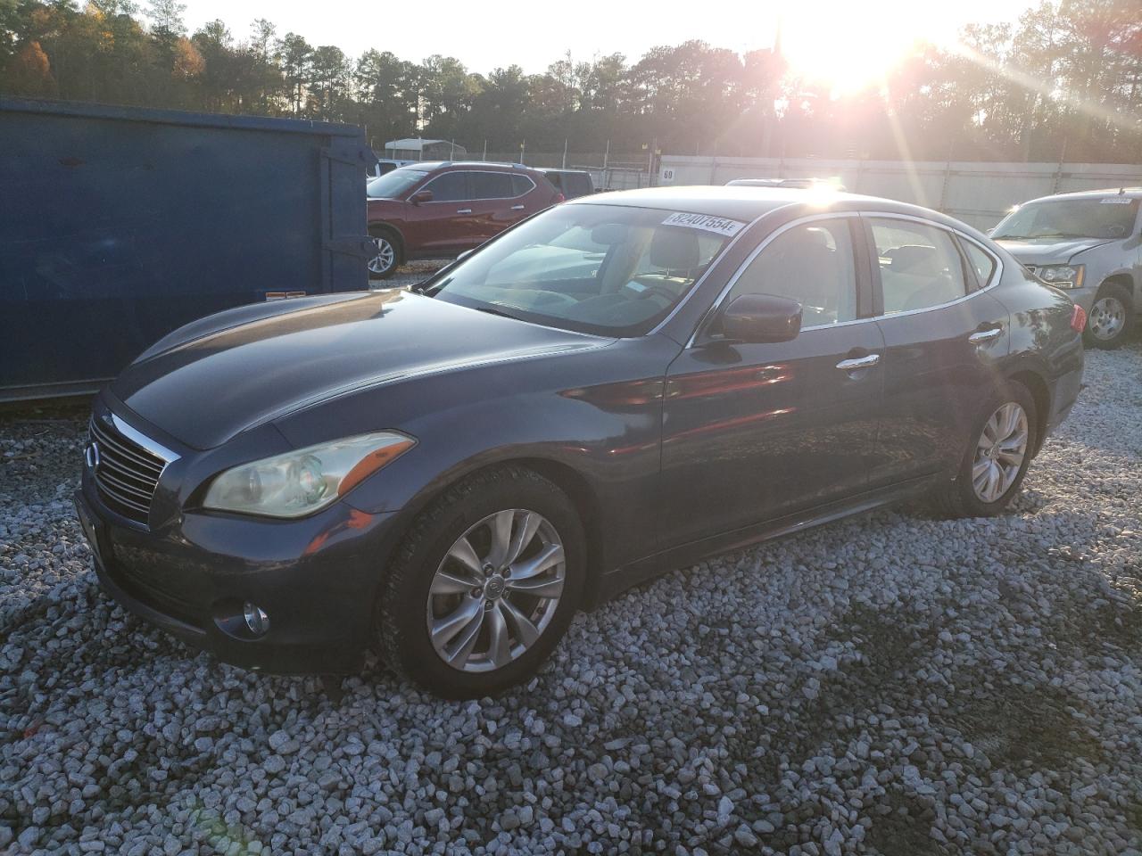 2011 Infiniti M - Image 1