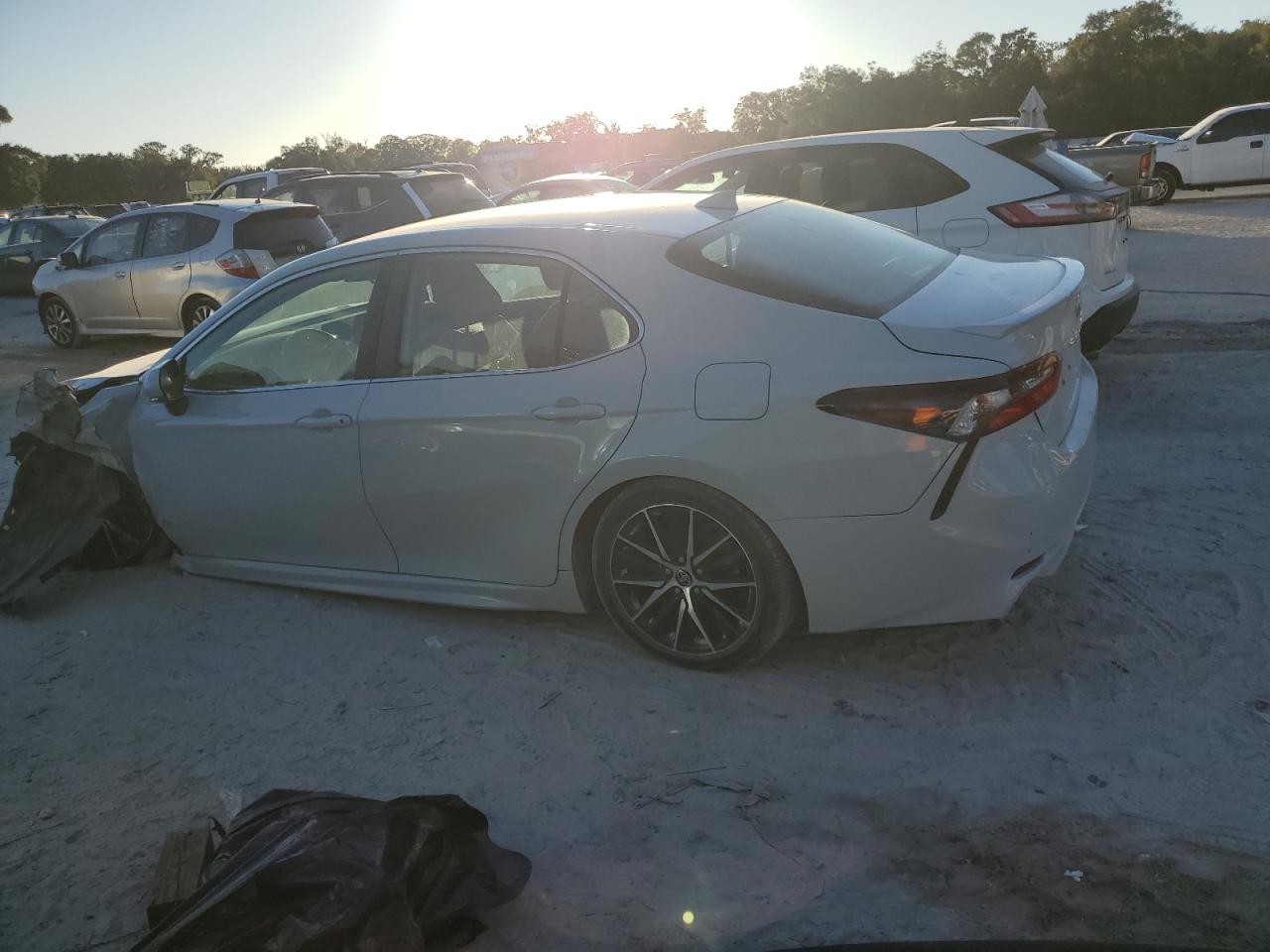 4T1G11AKXNU065869 2022 TOYOTA CAMRY - Image 2