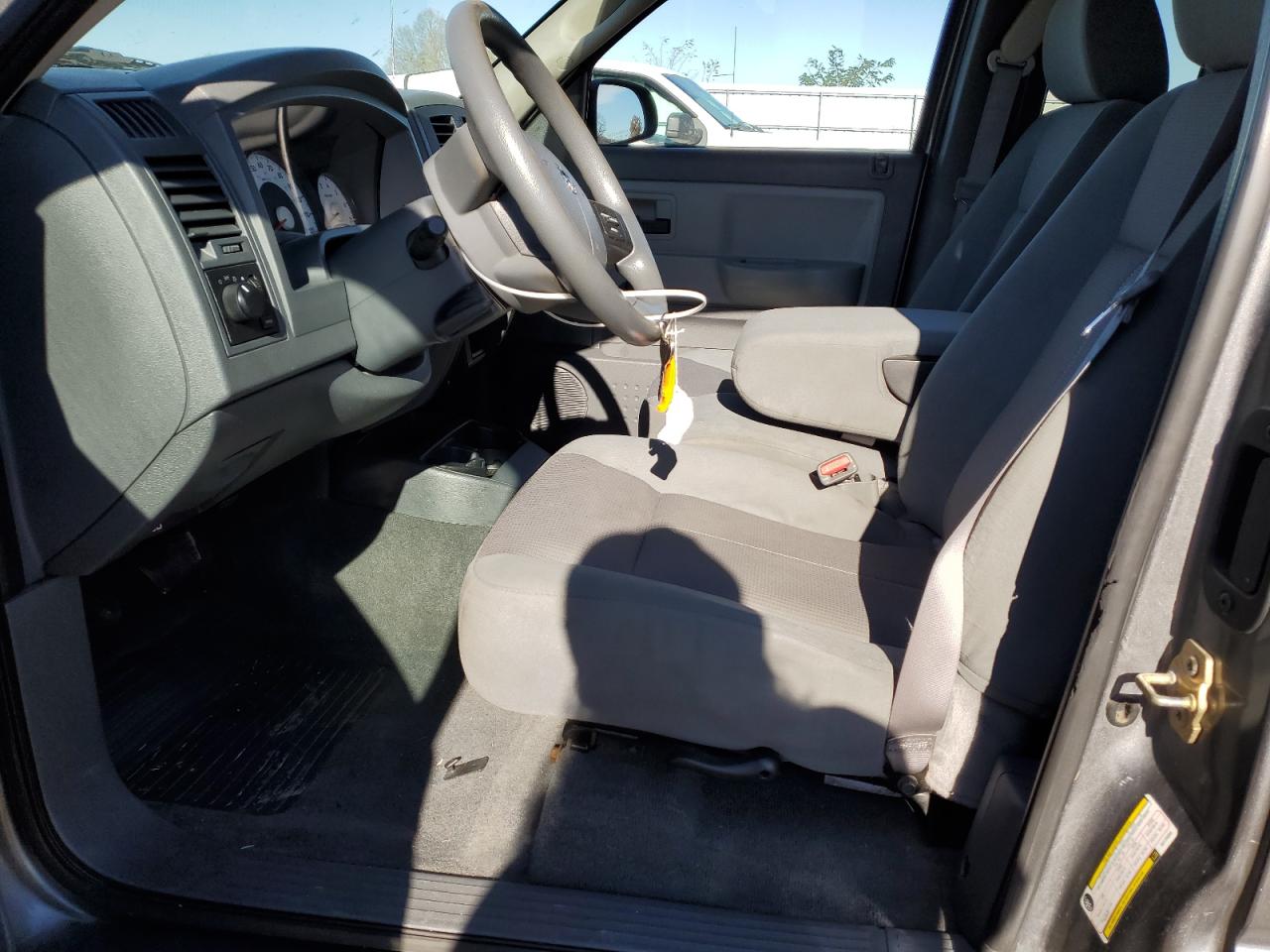 2005 Dodge Dakota - Image 7
