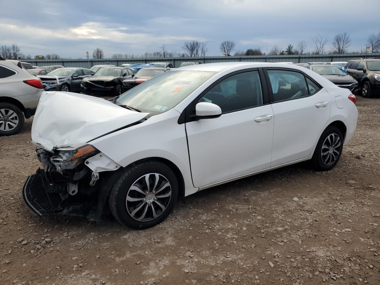 VIN 2T1BURHE8JC109508 2018 TOYOTA COROLLA no.1