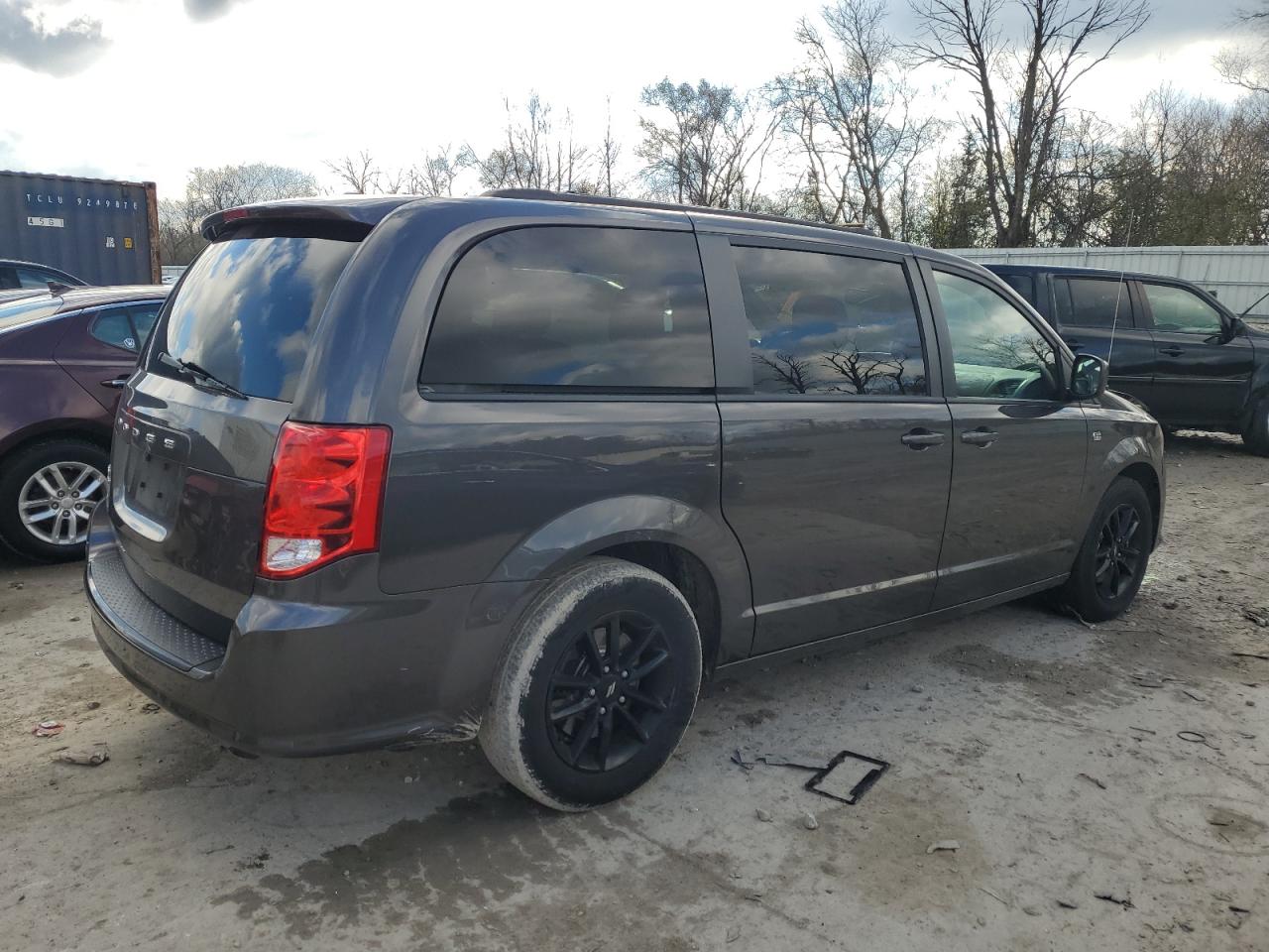 2019 Dodge Caravan - Image 3
