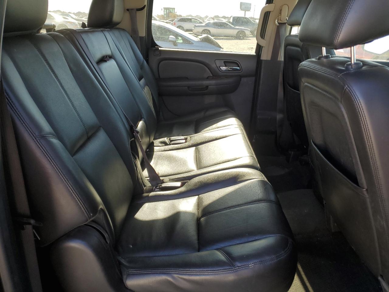 2012 Chevrolet Suburban - Image 11