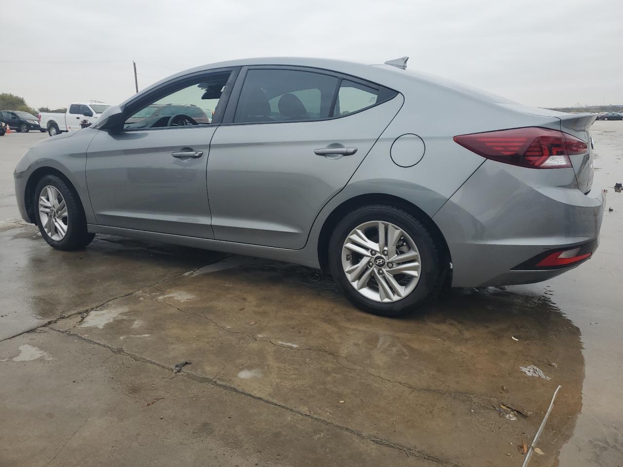 2019 Hyundai Elantra - Image 2