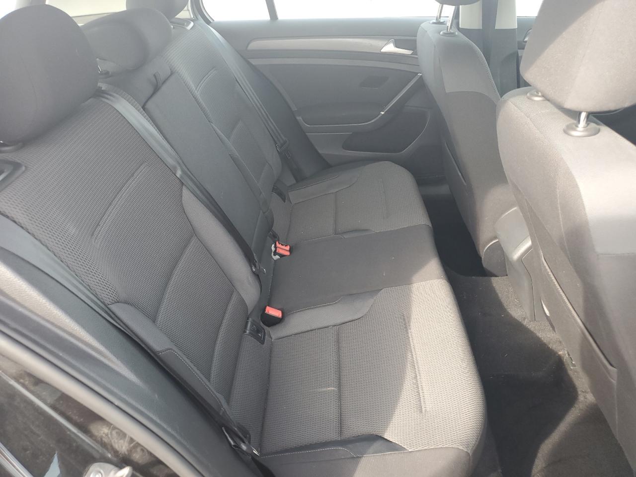 2018 Volkswagen Golf - Image 10