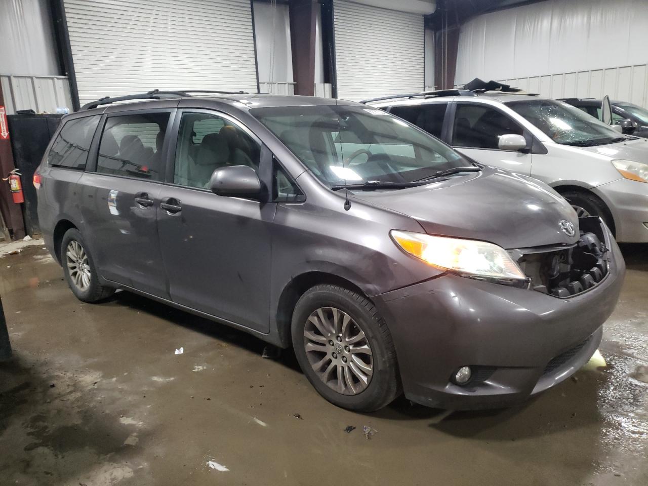 VIN 5TDYK3DCXDS286610 2013 TOYOTA All Models no.4