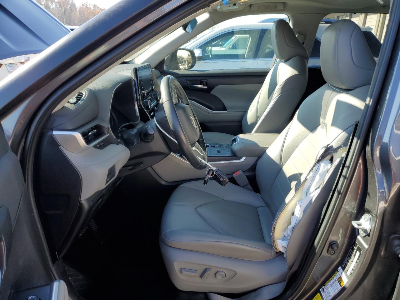 2021 Toyota Highlander - Image 7