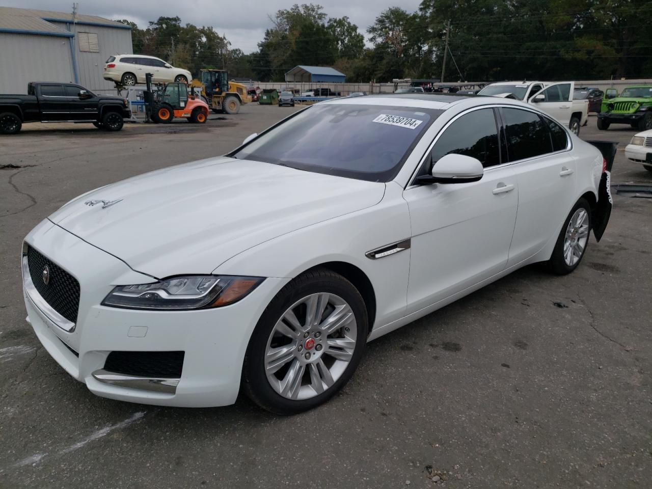 VIN SAJBD4BV1HCY31046 2017 JAGUAR XF no.1