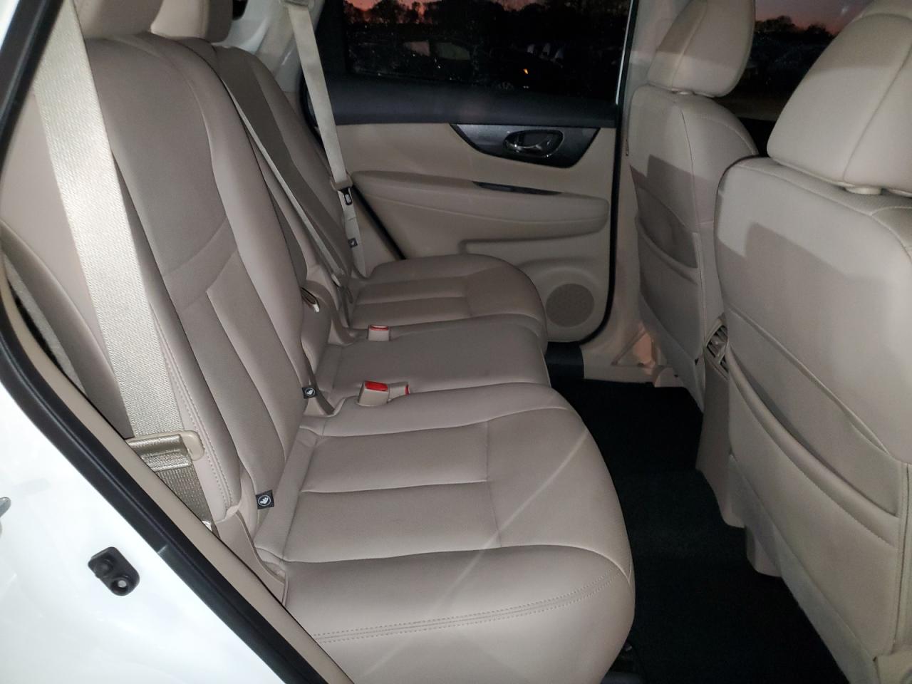 2016 Nissan Rogue - Image 11