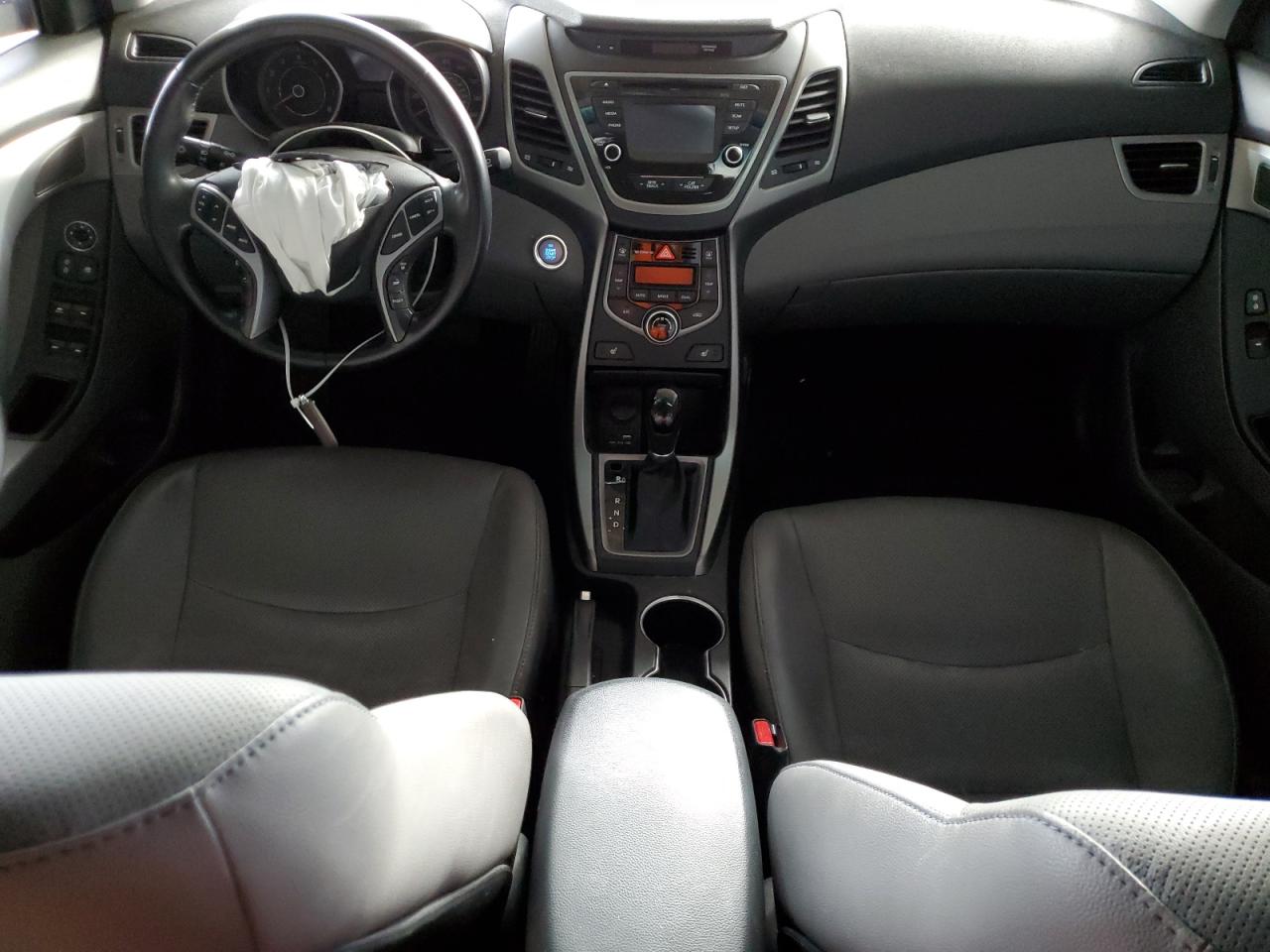 2016 Hyundai Elantra - Image 8